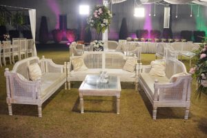 משכירים ריהוט לאירוע - איך לבחור חברה מומלצת להשכרת שולחנות וכיסאות